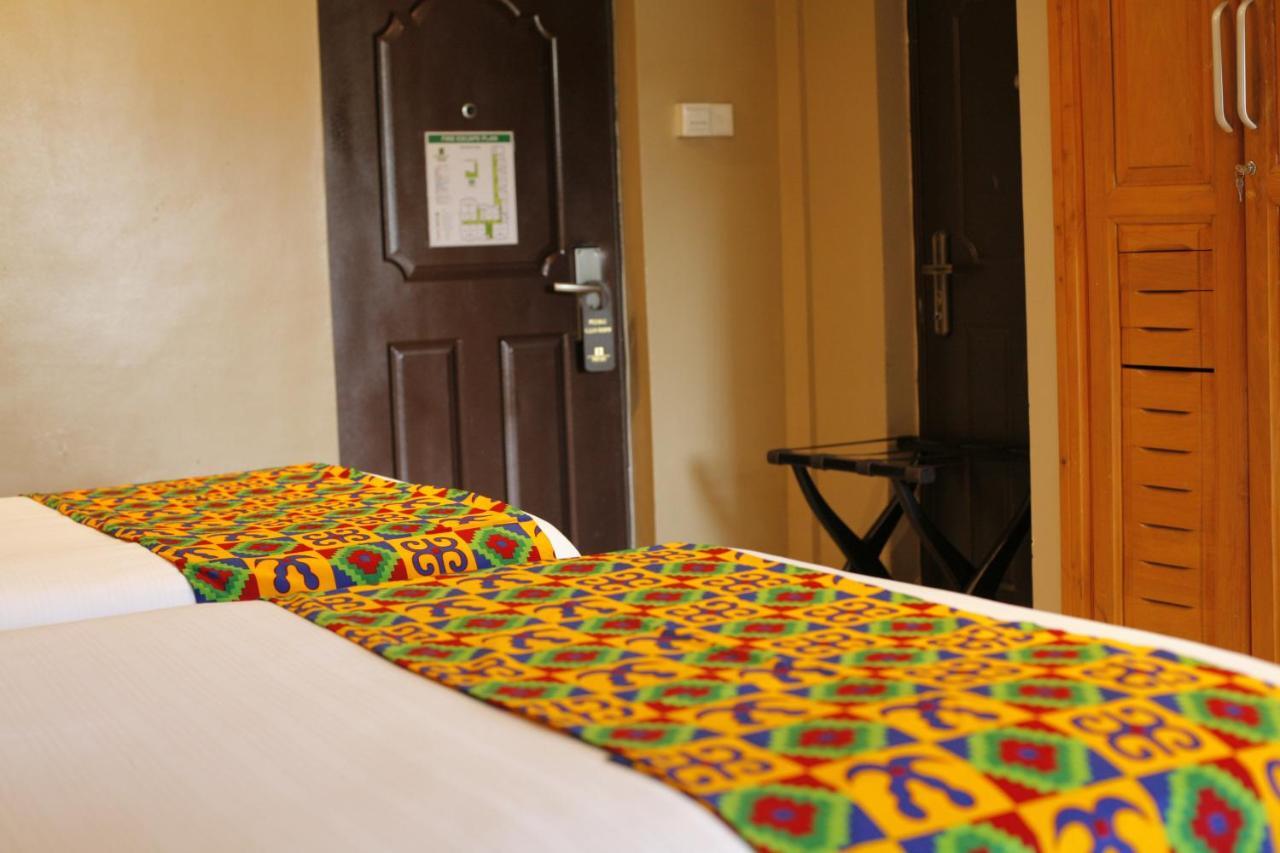 Airport West Hotel Accra Exterior photo